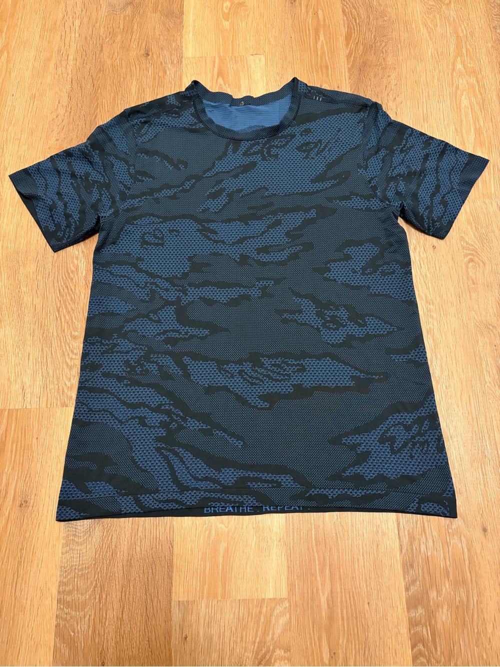 Lululemon Metal Vent Tech T-Shirt USA Navy Blue Camo Running Athletic Size L